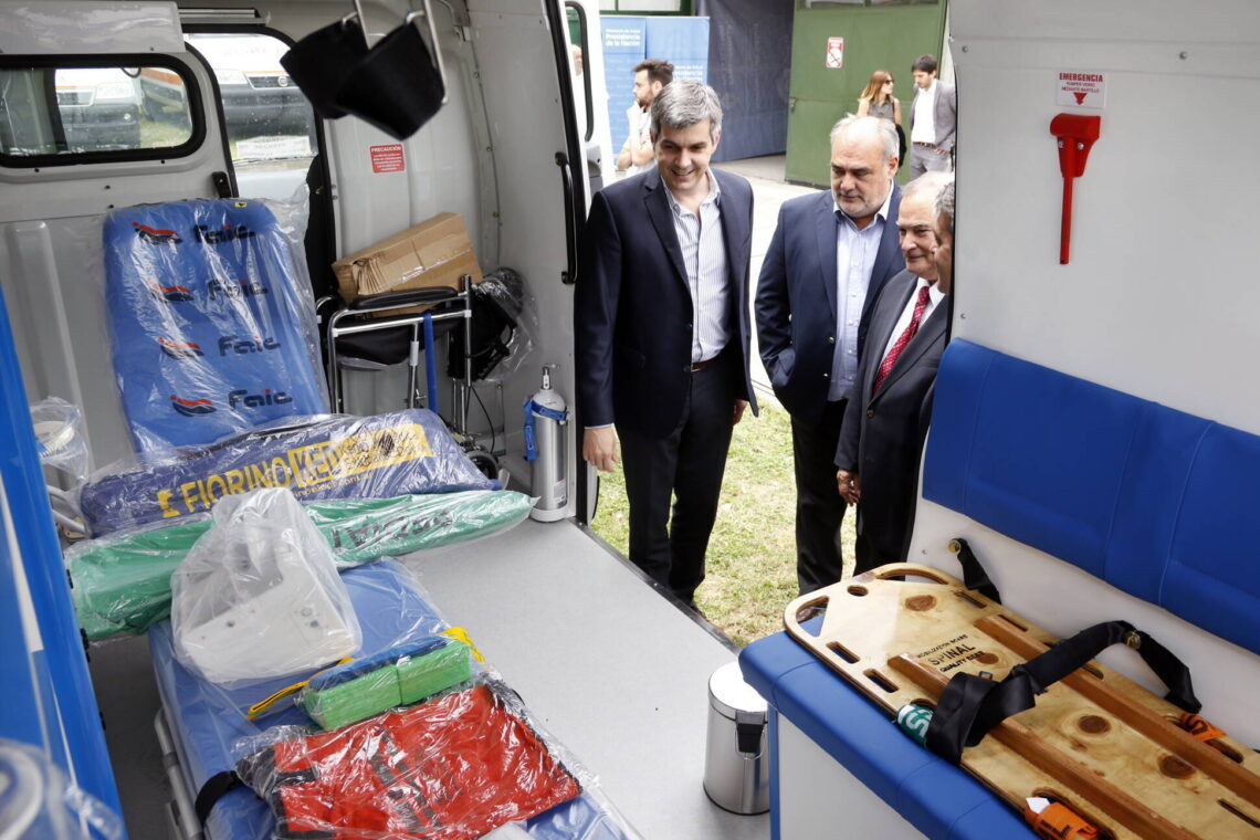 Marcos Peña y Jorge Lemus entregaron ambulancias a las provincias